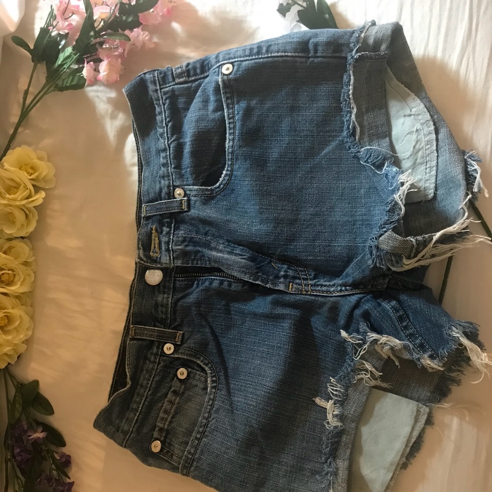Levi’s High Waisted Cuttoff Jean Shorts